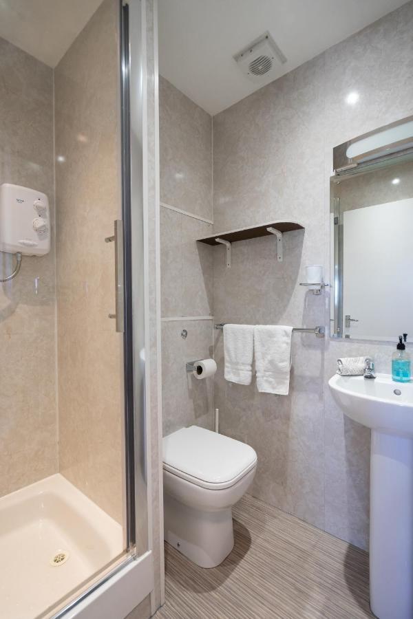 Chambre Triple avec Salle de Bains Privative