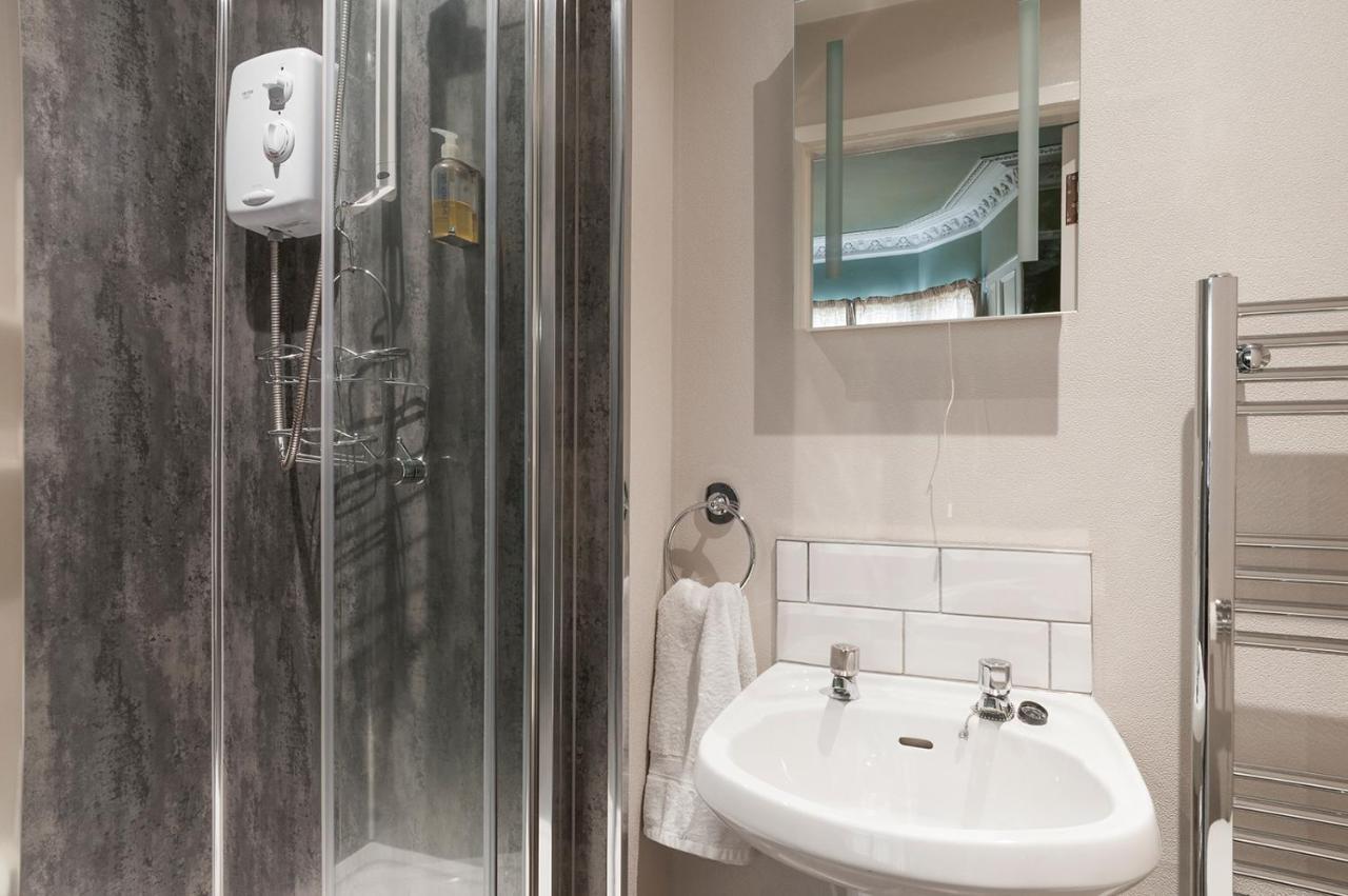 Chambre Familiale avec Salle de Bains Privative