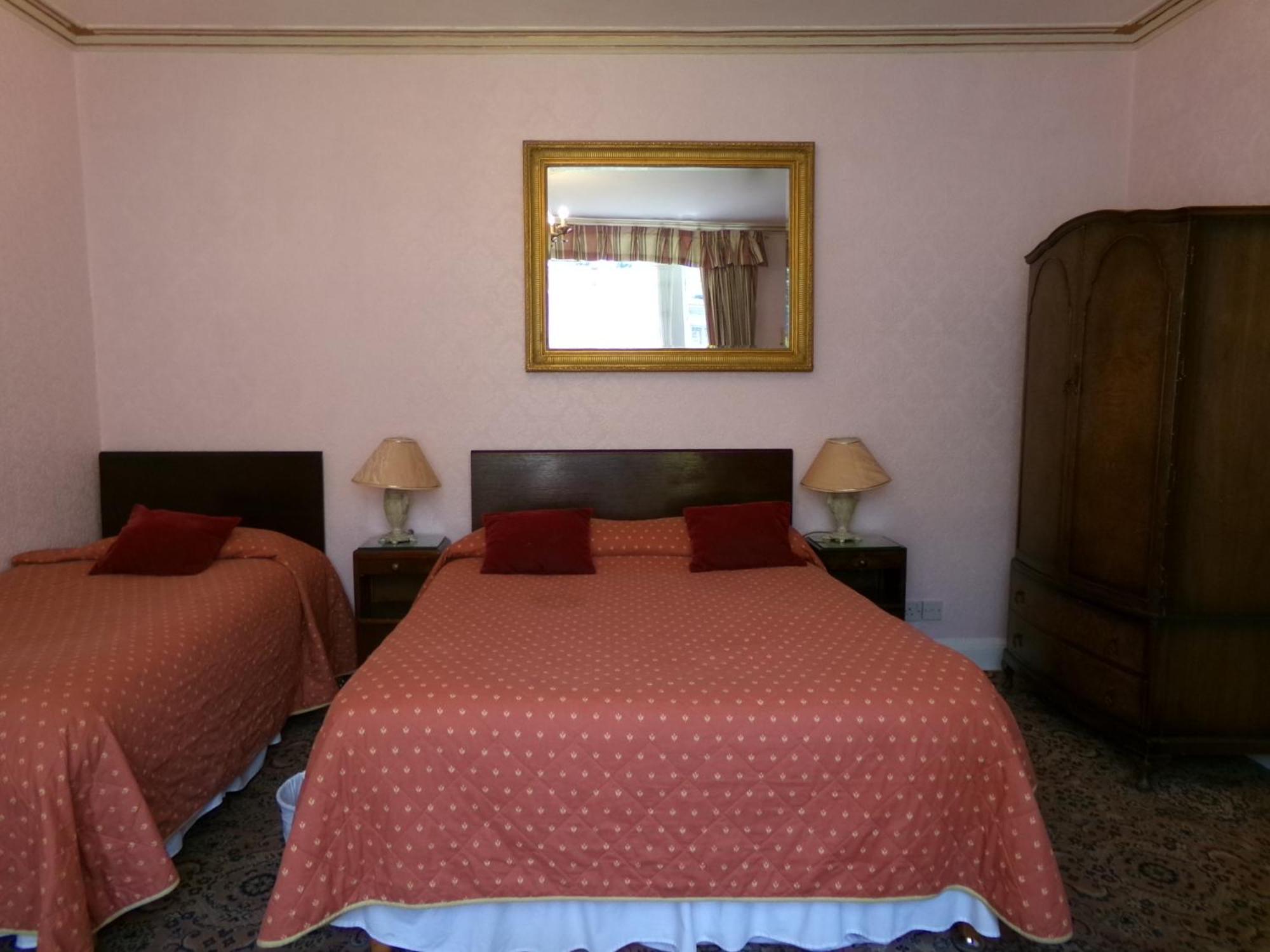 Chambre Triple avec Salle de Bains Commune