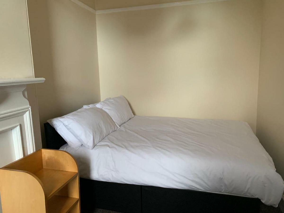 Chambre Simple avec Salle de Bains Commune