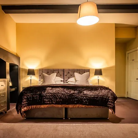 Six Brunton Place Guest House-2